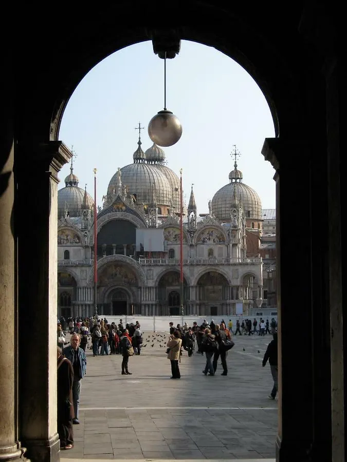 Melusina Bocca Di Piazza Venice Historical Center
